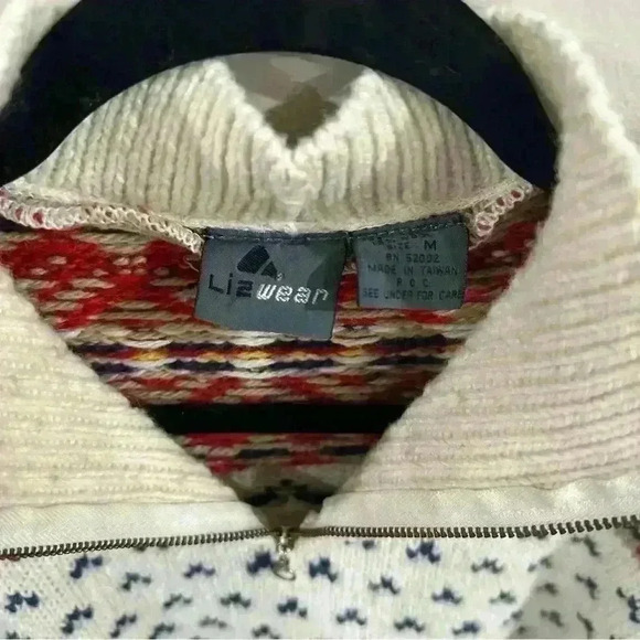 Liz Wear Women’s Sweater. Great Holiday Look. size medium. - Picture 7 of 12